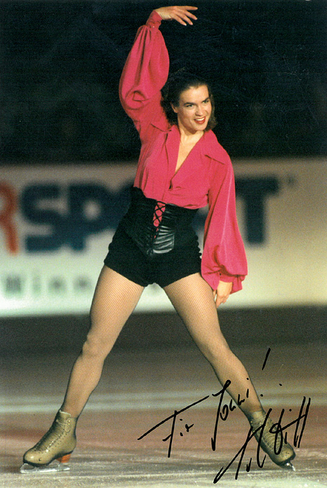  - Autograph: Katarina Witt Olympic GAMES 1988. Foto of the  famous East German ice skater and olympic Goldmedal winner with  original signature in gold, 30x20 cm Condition: A