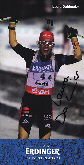 Dahlmeier, Laura  | (1993-2025) Autogrammkarte mit original Signatur von Laura Dahlmeier (GER). 2x Gold und 1x Bronze beiden Olympischen Winterspielen 2018 im Biathlon. 7fache Weltmeisterin, 21x10,5 cm