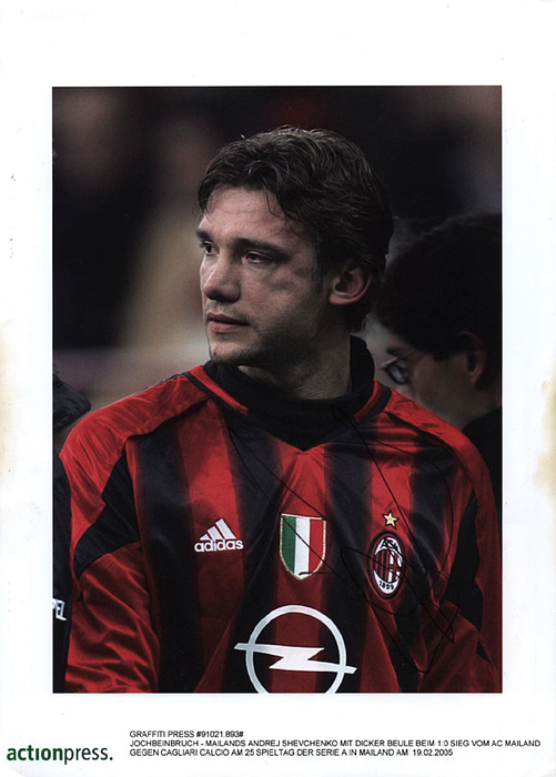 Shevshenko, Andrej  | Farb-Grossformat-Foto "AC Milan" (31x20cm) mit Originalsignatur von Andrej Shevshenko.
