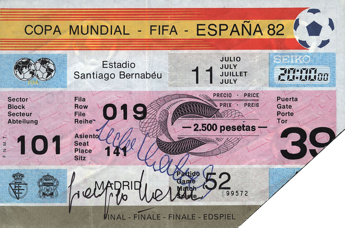 Eintrittskarte WM1982  | Copa Mundial - FIFA - Espana 82. Italien - Deutschland (3:1). Finale am 11.7.1982 in Madrid. 10 x 15cm. Mit zwei original Signaturen. Eine vom italieneischen Nationalspieler Giampiero Marini