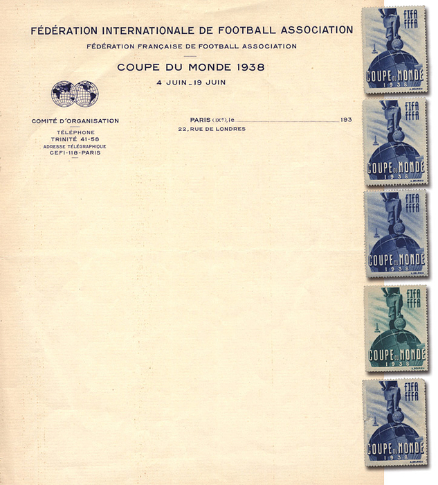 Briefkopf + Werbevignetten WM 1938  | Offizieller Briefbogen des OK der Fußball - Weltmeisterschaft 1938 (27x21 cm) und 5 offizielle Werbevignette des World Cup 1938 in Frankreich mit dem Motiv des offiziellen Plakats in 1x grün und 4x blau (je 5x3,5 cm)