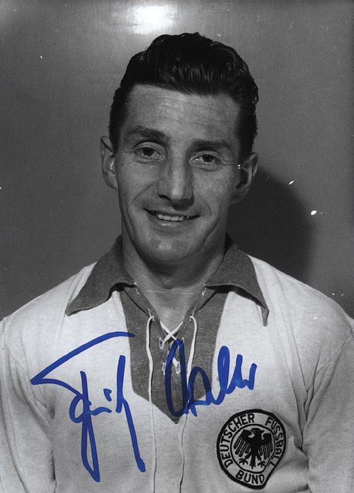 Sorry, no english description is available. ...  -  Condition: A.....Das original Pressefoto zeigt Fritz Walter im DFB Triot ca. 1958