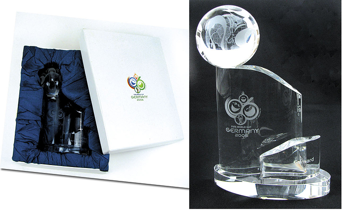  - World Cup 2006 Final : Glass sculpture with attached globe and the engraved logo of the 2006 World Cup in Germany. Also the engraved name of high person of the German football. Weight: 2 kg. Height: 24.5x18x7 cm. The guests of honour at the 2006 World Cup final in the Olympic Stadium Berlin on 9th July 2006  were each given a sculpute with their individual names as a souvenir. In original Box (Box with small signs of usage). Condition: A