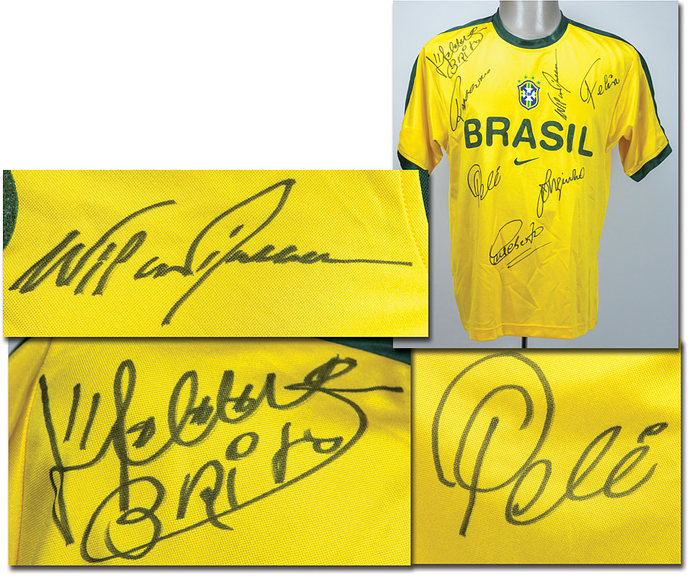  - World Cup 1970: Nike "Brasil" fan jersey featuring original signatures of the 1970 Brazilian World Cup champions: Pelé (1940–2022), Roberto Rivellino, Jairzinho, Brito, Wilson, Carlos Alberto (1944–2016), and Félix (1937–2012; Venerando). Size S. Beautiful, clear signatures!!! Condition: 
