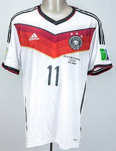  - Original, authentic Adidas Germany fan jersey – 2014 FIFA World Cup. Features the back number "11" of Miroslav Klose. Includes the match print from the Final: "Germany v Argentina, July 13, 2014, Rio de Janeiro." Bears a total of 22 original autographs from the players and coaching staff of the 2014 World Champions, Germany: Neuer, Lahm, Boateng, Hummels, Höwedes, Kramer, Schürrle, Schweinsteiger, T. Müller, Kroos, Özil, Mertesacker, Klose, Götze, Podolski, Draxler, Mustafi, Löw, Flick, Köpke, and Bierhoff. --Short-sleeve, Made in Thailand, Date of manufacture: 3/14, adidas adizero, Size L. Autograph obtained in person. Condition: A - Bild 2