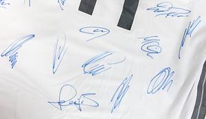  - Original, authentic Adidas Germany fan jersey – 2014 FIFA World Cup. Features the back number "11" of Miroslav Klose. Includes the match print from the Final: "Germany v Argentina, July 13, 2014, Rio de Janeiro." Bears a total of 22 original autographs from the players and coaching staff of the 2014 World Champions, Germany: Neuer, Lahm, Boateng, Hummels, Höwedes, Kramer, Schürrle, Schweinsteiger, T. Müller, Kroos, Özil, Mertesacker, Klose, Götze, Podolski, Draxler, Mustafi, Löw, Flick, Köpke, and Bierhoff. --Short-sleeve, Made in Thailand, Date of manufacture: 3/14, adidas adizero, Size L. Autograph obtained in person. Condition: A - Bild 5