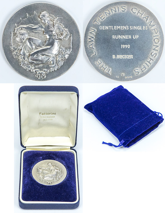 1)Siegermedaille Wimbeldon 1990 Boris Becker  | Original Siegermedaille / Runners Up medal von Boris Becker für das Endspiel  Wimbledon Championships 1990 gegen Stefan Edberg am 8.7.1990. Mit der Aufschrift "The Lawn Tennis Championships" mit der Gavur "Gentlemens Singles Runner Up 1990 B.Becker". Silber (gepunzt; Gewicht 27 Gramm), Hersteller Fattorini, Birmingham. 3,8 cm. Im original Etui und original Samtbeutel für das Etui. Museumstück!!! Mit Echtheitszertifikat von AGON.
