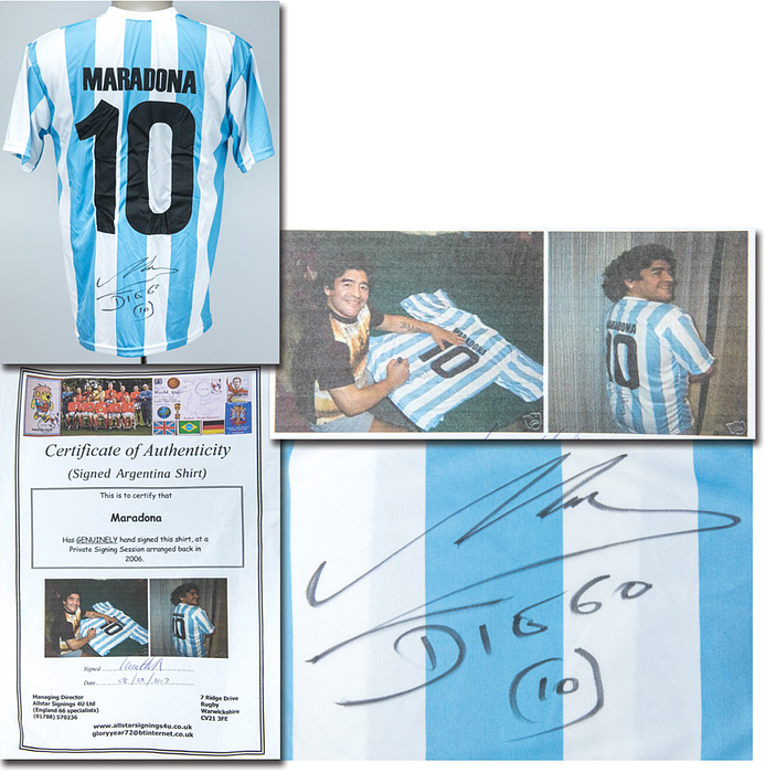 Maradona - Trikot  | Retrotrikot der argentinischen Natinonalmannschaft mit der Rückennummer "10". Mit Originalsignatur von Diego Maradona auf der Rückseite!!! Unterschrift wurde bei einer privaten Autogrammstunde 200 in Buenos - Aires in einem 5 Sterne Hotel gegeben. Mit COA von "Allstar Siggnings 4U Ltd." .