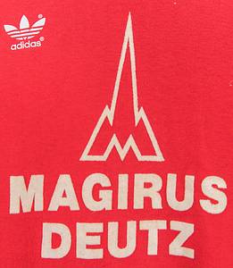 München, Bayern - Trikot 1980/1981  | Original match worn / issued Spielertrikot vom FC Bayern München mit der Rückennummer 8. Getragen / vorbereitet für ein Spiel der Fußball Bundesliga in der Saison 1980/1981. Trikot ist Team signiert (u.a. Rummenigge, Junghans, Hoeneß, Mathy, Dürnberger, Aas u.a.). Status:ABC. - Bild 4