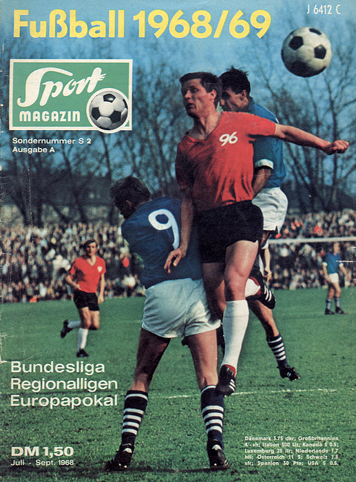 Sorry, no english description is available. ... German Football Magazine Sport 1968 - 64 Seiten, 22x30cm, zahlreiche S/W-Fotos. Condition: C.....Mit Spielerporträts. ----Sport-Magazin und Kicker fusionierten Mitte 1968. Erst ab der Saison 1969/70 gibt es die Kicker-Bundesliga Sondernummern.