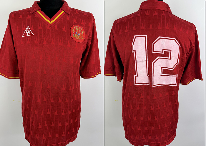Spanien - Trikot 1988 EM  | Original match worn  Spanien Spielertrikot mit der Nummer 12 von Diego Rodríguez Fernández. Vorbereitet für ein Spiel der Europameisterschaft 1988 in Deutschland .Trikot stammt aus der Sammlung eines ehemaligen DFB-Mitarbeiters. Status ABB