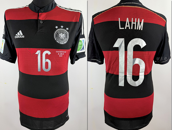 DFB -Trikot 2014 WM  | Original match issued DFB Spielertrikot mit der Nummer 16 von Phillip Lahm. Vorbereitet für das Gruppenspiel gegen die USA am 26.06.2014 in Recife, Brasilien, was die deutsche Nationalmannschaft 0:1 gewann, durch ein Tor von Thomas Müller. Status AAB