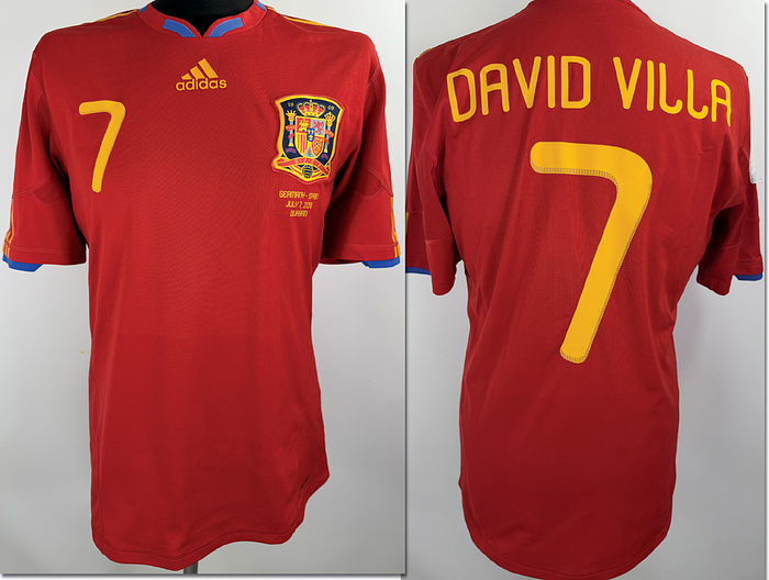 Spanien  - Trikot 2010 WM  | Original match worn / issued Spanien Spielertrikot mit der Nummer 7 von David Villa. Getragen / vorbereitet im Halbfinale der Fußball - Weltmeisterschaft 2010 am Mittwoch, 07. Juli 2010, 20:30 Uhr, Moses Mabhida, Durban, Südafrika gegen Deutschland. Status AAB.