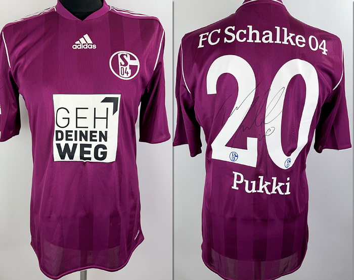 Schalke 04 - Trikot 2012  | Original match worn / isseud Schalke 04 Spielertrikot mit der Nummer 20 von Teemu Pukki. Getragen im Bundesligaspiel Schalke 04 -Greuther Führt am 15.09.2012. Sondertrikot "Geh deinen Weg". Status ABC.
