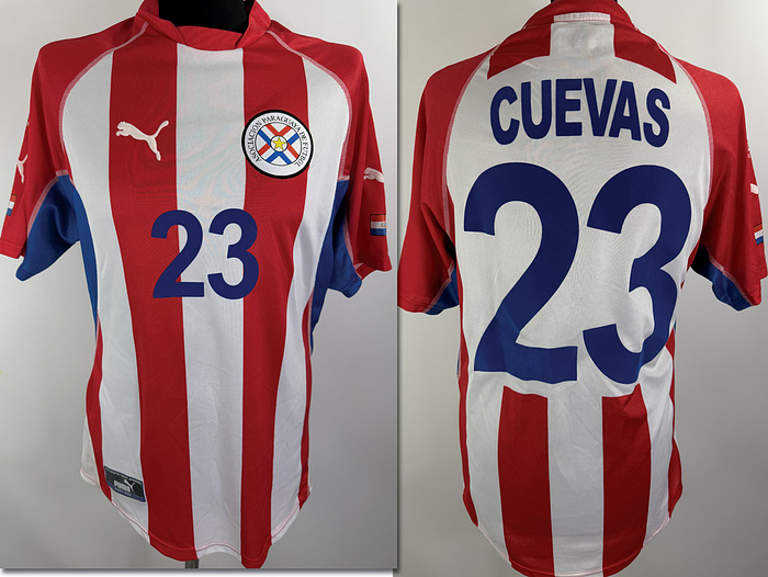 Paraguay - Trikot 2002 WM  | Original match issued Paraguay Spielertrikot mit der Nummer 23 von Nelson „Pipino“ Cuevas  Vorbereitet für ein Spiel der Weltmeisterschaft 2002 in Südkorea und Japan. Trikot stammt aus der Sammlung eines ehemaligen DFB-Mitarbeiters. StatusABB