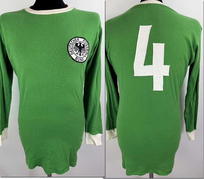 DFB - Trikot 1973  | Original match worn Deutschland  Spielertrikot mit der Nummer 4 von Georg Schwarzenbeck, getragen in einem Länderspiel in 1973/1974. Trikot stammt aus der Sammlung eines ehemaligen DFB-Betreuers. Status ABB