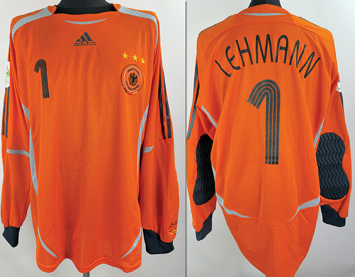 DFB - Trikot  2006 WM  | Original match worn DFB Spielertrikot mit der Nummer 1 von Jens Lehmann. Getragen in einem Spiel während der Fußball - Weltmeisterschaft 2006  in Deutschland Ungewaschen.Trikot stammt aus der Sammlung eines ehemaligen DFB-Mitarbeiters. Status ABB.