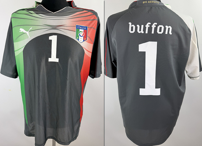 Italien - Trikot 2010  | Original match issued Italien Spielertrikot mit der Nummer 1. Vorbereitet für Gianluigi Buffon für ein Länderspiel in 2010/2011. Status ABB