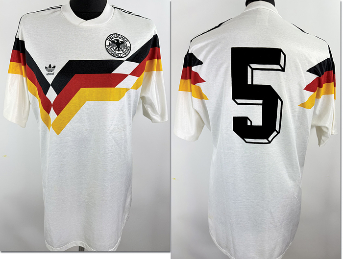 DFB  - Trikot 1988 EM  | Original match worn DFB  Spielertrikot der mit der Nummer 5. Getragen von Matthias Herget während eines Spiels der Europameisterschaft 1988. Kommt aus der Sammlung von Matthias Herget.  Status:ABA