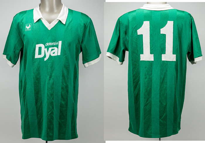 1Avellino, US - Trikot 1987  | Original match worn US Avellino Spielertrikot mit der Rückennummer 11 von Walter Schachner. Getragen im Spiel der Serie A gegen AS Rom am 27.09.1987 (Rom 3:2 Avellino). Tauschtrikot des deutschen Nationalspielers und Fußball - Weltmeisters 1990 Rudi Völler. Trikot komt aus dem Umfeld der Famile von Rudi Völler. Status:AAA.