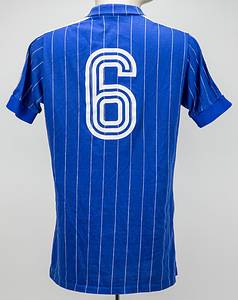 1Jugoslawien - Trikot 1986  | Original match worn Jugoslawien Spielertrikot der mit der Nummer 6 von Vlaz Sliskovic aus dem Spiel gegen Deutschland am 11.05.1986 in Bochum. Tauschtrikot des deutschen Nationalspielers und Fußball - Weltmeisters 1990 Rudi Völler. Trikot stammt aus aus dem Umfeld der Familie von Rudi Völler. Status:AAA. - Bild 2