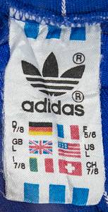  - Original match-worn Yugoslavia playershirt, number 6, belonging to Blaž Sliškovic, from the match against Germany on May 11, 1986, in Bochum. This jersey was obtained via a shirt swap with German international and 1990 World Cup champion Rudi Völler. The jersey comes from the personal circle of Rudi Völler’s family. Status: AAA. --Short-sleeved jersey; size 7/8, L; association logo sewn on; manufacturer's logo applied as a rubberized print; number on the back applied as a rubberized print; 50% cotton, 50% polyester; made in West Germany. Condition: A- - Bild 4