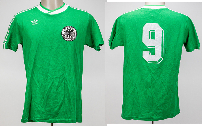 DFB - Trikot 1986 WM  | Original match worn / issued DFB Spielertrikot der mit der Nummer 9 von Rudi Völler. Vorbereitet für das Finale der Fussball-Weltmeisterschaft 1986  Deutschland- Argentinien am 29.06.1986 in Azteca (Mexico City). Trikot stammt aus aus dem Umfeld der Familie von Rudi Völler. Status:AAA.