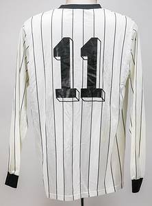 1Österreich - Trikot 1986  | Original match worn Österreich Spielertrikot mit der Nummer 11 von Jürgen Werner. Getragen im Länderspiel gegen Deutschland am 29.10.1986 in Wien. Tauschtrikot des deutschen Nationalspielers und Fußball - Weltmeisters 1990 Rudi Völler. Trikot stammt aus aus dem Umfeld der Familie von Rudi Völler. Status:AAA. - Bild 2