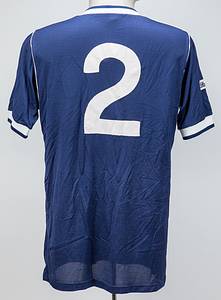  - Original match-issued Scotland player shirt, number 2, belonging to Richard Gough. Prepared for the 1986 World Cup match between Germany and Scotland, held on June 8, 1986, in Querétaro, Mexico. This jersey was swapped with German international and 1990 World Cup champion Rudi Völler. The item comes from the personal circle of Rudi Völler’s family. Status: AAA. Condition: A- - Bild 2