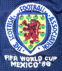 Schottland - Trikot 1986 WM  | Original match issued Schottland Spielertrikot mit der Nummer 2 von Richard Gough. Vorbereitet für das Spiel der Weltmeisterschaft 1986  -Deutschland - Schottland am 08.06.1986 in Queretaro, Mexiko. Tauschtrikot des deutschen Nationalspielers und Fußball - Weltmeisters 1990 Rudi Völler. Trikot stammt aus aus dem Umfeld der Familie von Rudi Völler. Status:AAA. - Bild 3