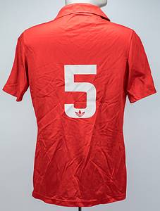 1Belgien - Trikot 1979-80  | Original match worn Belgien Spielertrikot mit der Nummer 5 von Michel Renquin. Getragen in einem Länderspiel in 1980. Tauschtrikot des deutschen Nationalspielers und Fußball - Weltmeisters 1990 Rudi Völler. Trikot stammt aus aus dem Umfeld der Familie von Rudi Völler. Status:ABA. - Bild 2