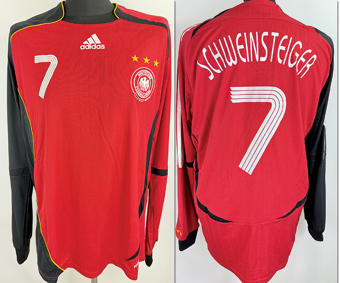 DFB  - Trikot 2006 WM  | Original match issued DFB Spielertrikot mit der Nummer 7 von Bastian Schweinsteiger. Vorbereitet für ein Spiel der Weltmeisterschaft 2006 in Deutschland. Status ABC