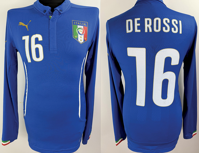 Italien - Trikot 2014  | Original match issued Italien Spielertrikot mit der Nummer 16. Vorbereitet für Daniele De Rossi für ein Länderspiel in 2014. Status ABB