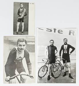 Radsporttrikot - Weltmeister 1901 Robl  | Original getragenes Radsporttrikot (match worn) von Thaddäus Robl bei seinen Weltmeisterschaftssiegen 1901 und 1902. Seidentrikot in den Farben des Deutschen Reiches mit aufgestickten wilhelminischen Kaiseradler (Baumwolle, Goldbrokat). Mit Knopfleiste und Perlmutknöpfen. Museumstück!!!. - Bild 6