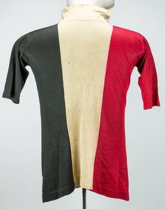 Radsporttrikot - Weltmeister 1901 Robl  | Original getragenes Radsporttrikot (match worn) von Thaddäus Robl bei seinen Weltmeisterschaftssiegen 1901 und 1902. Seidentrikot in den Farben des Deutschen Reiches mit aufgestickten wilhelminischen Kaiseradler (Baumwolle, Goldbrokat). Mit Knopfleiste und Perlmutknöpfen. Museumstück!!!. - Bild 2