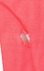 Radsporttrikot - 1936 Gustav Kilian  | Original getragenes Radsporttrikot (match worn) von Gustav Kilian (GER; 1907-2000) aus der Zeit 1934 -1936. Gustav Kilian war von 1925 bis 1951 erfolgreicher Dechstagerennfahrer, er bestirtt 125 Sechstagerennen, dabie war er 34x Sieger. Dieses Trikot trug Kilian in der Zeit von 1934 bis 1936, auch bei ausländischen Wettbewerben in den USA und Großbritannien. Seidentrikot mit blau, weiß und roten genähten Seidenstoff. Mit aufgenähten weißen Filzsternen. Mit Knopfleiste und Knöpfen. Museumstück!!!. - Bild 4
