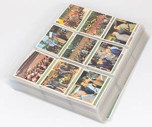 Sammelbilder-Bergmann 66  | Fußball Bildersammelband 1966/67. Leeralbum (unbeklebt, Zustand B) ca. 400 original Signaturen der Spieler auf 368 Karten (nur Karte Nr. 36 Elmar May ist unsigniert). Dabei: 6 ungeöffnete Kauftüten mit Bildern. - Bild 4