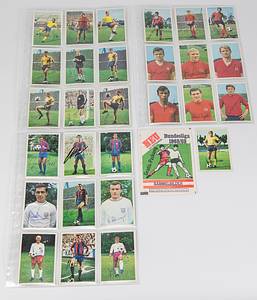 Sammelbilder-Bergmann 66  | Fußball Bildersammelband 1966/67. Leeralbum (unbeklebt, Zustand B) ca. 400 original Signaturen der Spieler auf 368 Karten (nur Karte Nr. 36 Elmar May ist unsigniert). Dabei: 6 ungeöffnete Kauftüten mit Bildern. - Bild 6