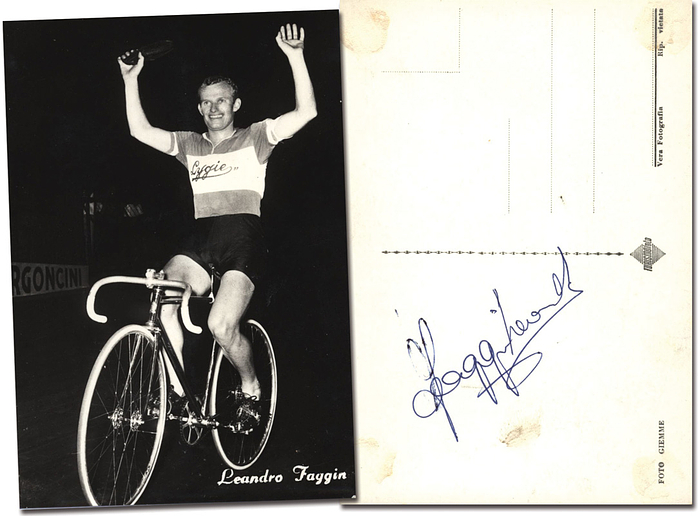 Faggin, Leandro  | (1933-1970) Fotopostkarte mit original Signatur von Leandro Faggin (ITA) auf der Rückseite. 2facher Goldmedaillengewinner bei den Olympischen Spielen 1956 im Radsport 1000 m Zeitfahren und Teamverfolgung. 1962, 1965-1967 Profi Weltmeister in der Einerverfolgung, 14,5x10 cm