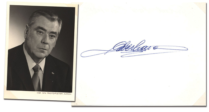 Eberhard, Paul Hans  | (1917.1983) Blancobeleg mit original Signatur von Paul Hans Eberhard (SUI). Silbermedaille im Zweierbob bei den Olympischen Spielen 1948, 10x7,5 cm. Dabei S/W-Foto aus dem jahre 1972, 7x5,5 cm