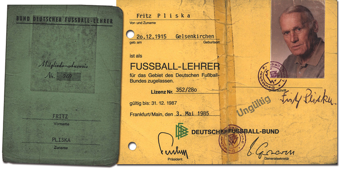 Pliska,Fritz - Ausweis  | (1915-1995) Zwei "Fussball-Lehrer" - Ausweise von Trainerlegende Fritz Pliska. 1) vom 3.6.1985 mit Passfoto und original Signatur. 116x11,5. in der Mitte mit Tesa geklebt; gelocht. 2) Ausweis Nr. "269" vom 23.11.1978, mit Passfoto. 4 Seiten, 11,5x9 cm