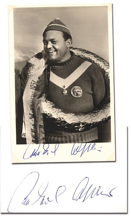 Ostler, Anderl  | (1921-1988) S/W-Fotopostkarte mit Originalsignatur des Olympiasiegers 1952 im Bobsport Anderl Ostler (GER). 14x9 cm. Dabei von Ostler signierter Blancobeleg (10,5x7,5 cm)