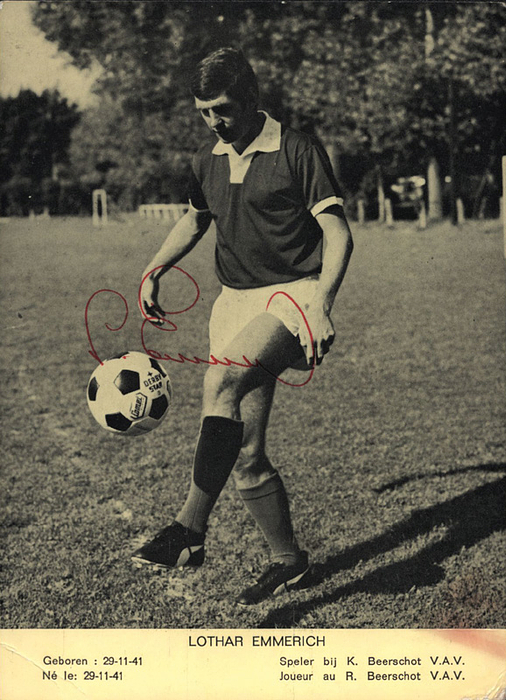Sorry, no english description is available. ...  -  Condition: B.....Äußerst seltene Autogrammkarte ca. 1970, er spielte von 1969 bis 1972 bei Beerschot VAV. Mit Kleberesten auf der Rückseite