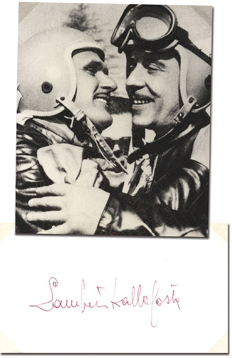 Dalla Costa, Lamberto  | (1920-1982) Karteikarte mit original Signatur von Lamberto Dalla Costa (ITA). Goldmedaille im Zweierbob bei den Olympischen Spielen 1956, 10,5x6,5 cm