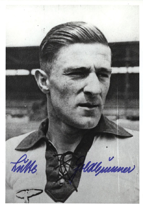 Goldbrunner, Ludwig  | (1908-1981) s/w-Foto mit Originalsignatur von Ludwig "Lutte" Goldbrunner (GER. 39 DFB A - Länderspiele von 1933-1940; Bayern München), . 12,5x8,5 cm.