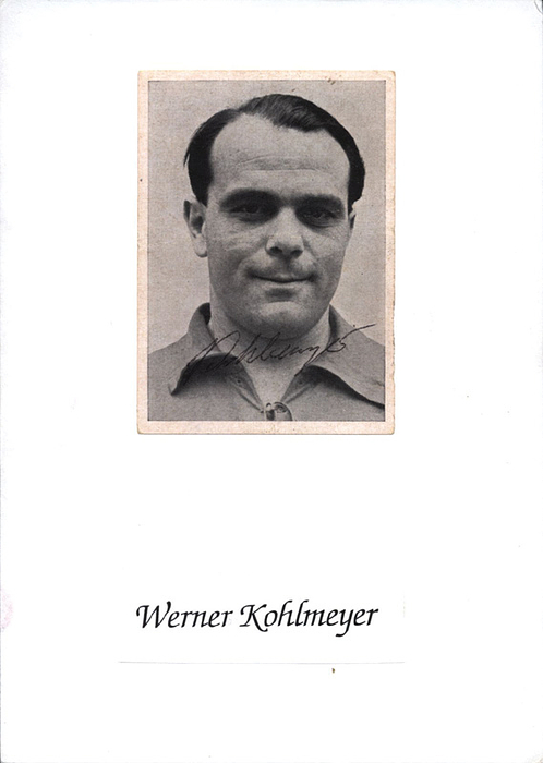 Kohlmeyer, Werner  | (1924-1974) S/W-Sammelbilder WM 1954 (7x5 cm) mit Originalsignatur von Werner Kohlmeyer (DFB 22 A-Länderspiele von 1951-54. Weltmeister 1954. 1.FC Kaiserlautern). Aufmontiert auf Karteikarte, 15x10,5 cm.