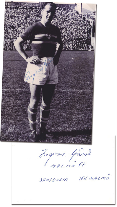 Gärd, Ingvar  | (1921-2006) S/W-Reprofoto mit original Signatur von Ingvar Gärd. Schwedischer Nationalspieler der bei der Fußball - Weltmeisterschaft 1950 zu fünf Einsätzen kam. 15x10 cm. Dabei Blancobeleg mit original Signatur von Gärd (10,5x7,5 cm)