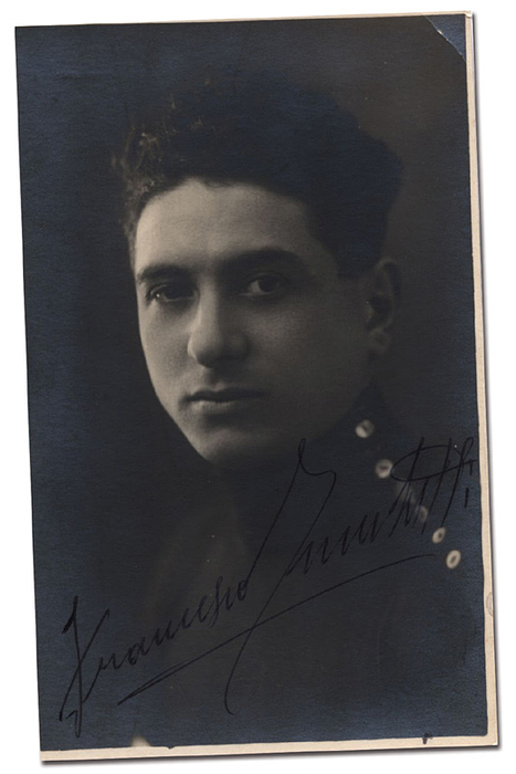 Zucchetti, Francesco  | (1902-1989) S/W-Postkarte mit original Signatur von Francesco Zucchetti (ITA) mit Tinte. Olympische Spiele 1924 Gold in der Mannschaftsverfolgung / Radsport. 13x8,5 cm.