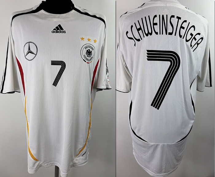 match worn football shirt DFB 2006 - Original match-worn / isseudDFB player shirt, number 7 (Bastian Schweinsteiger). Worn during the warm-up match against FSV Luckenwalde on May 16, 2006. What makes this shirt special is the fact that the sponsor at the time, "Mercedes-Benz," is also printed on the shirt. Status AAB. Short-sleeved shirt; size XL; embroidered club crest; embroidered Adidas logo; sponsor print, player number, and player name applied as rubberized prints; 100% polyester; made in China. The jersey comes from a DFB employee. Condition: A