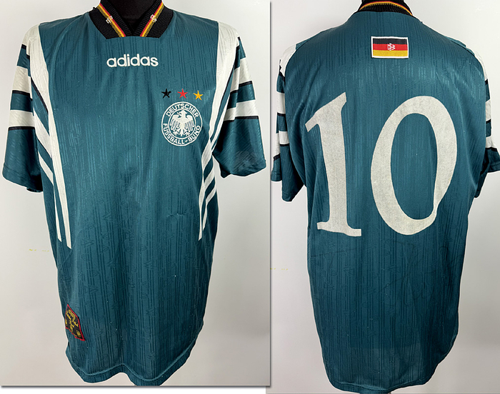 match worn football shirt germany 1997 - Original match-worn DFB player shirt (number 10, Thomas Hässler) from the 1996/1997 season. Worn in an international match. Signed. The shirt comes from the collection of a former DFB staff member. Short-sleeved; size L; embroidered DFB and Adidas logos; flocked player number; cotton; made in the UK. Condition: A